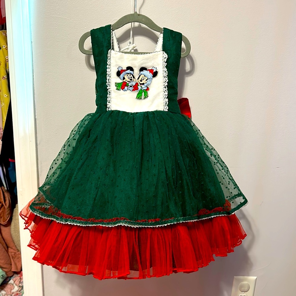 Oh Shana size 7 Disney Christmas Dress ❤️